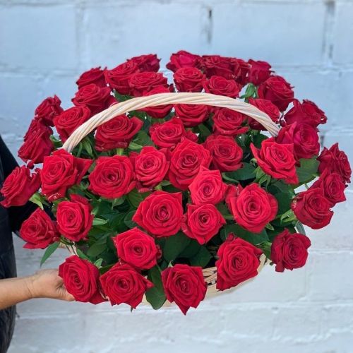 Корзина 51 красная роза - купить с доставкой в интернет-магазине | Флорист Экспресс по Гусь-Хрустальному